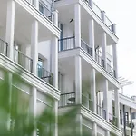 Apartment First White Pearl